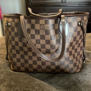The Neverfull PM Louis Vuitton used a few times in excellent condition.